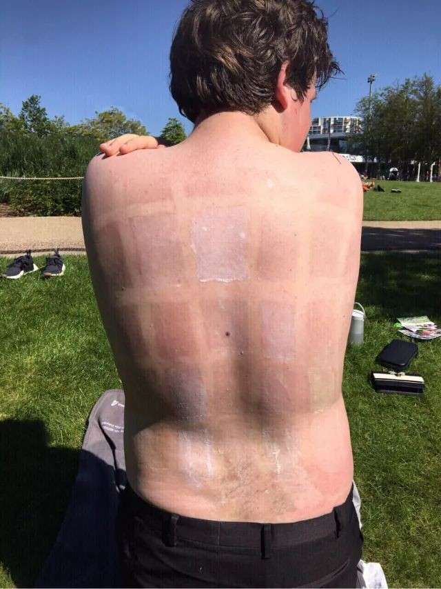 小哥人肉實(shí)測(cè)15款防曬乳，把自己變成烤肉架，結(jié)果有點(diǎn)搞笑！